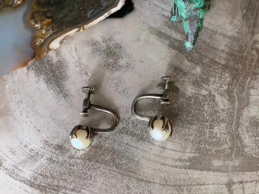 Pearls: Clutch Me