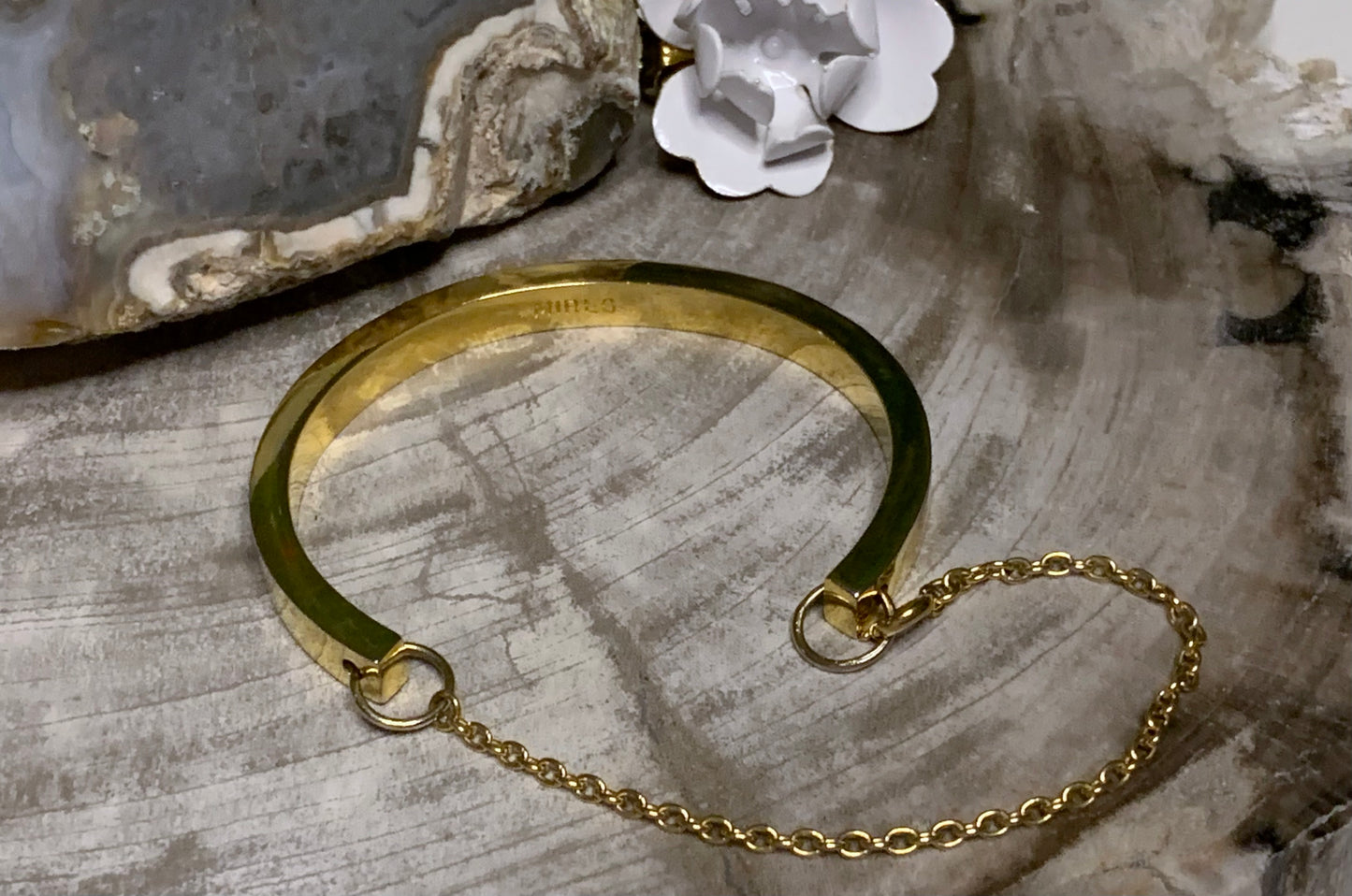 Mirlo: Cuffed